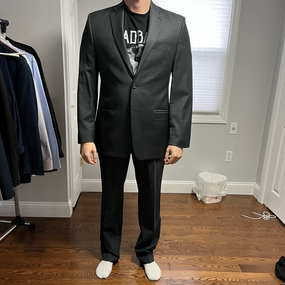Lauren by Ralph Lauren Gray Men’s Suit. Pants- 34x32. Jacket- 42L.